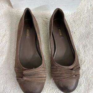 Ecco flats shoes size  8.5